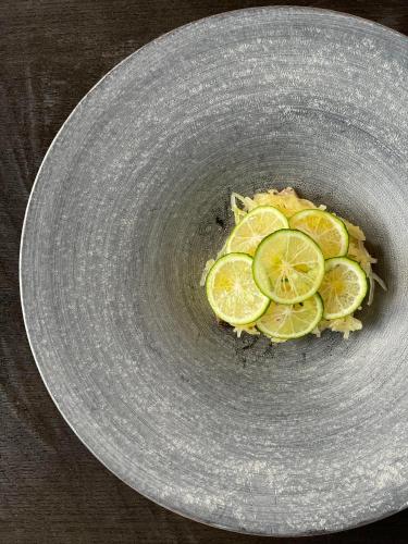 a gray plate with lemon slices on a table at Kamakura COCON in Kamakura