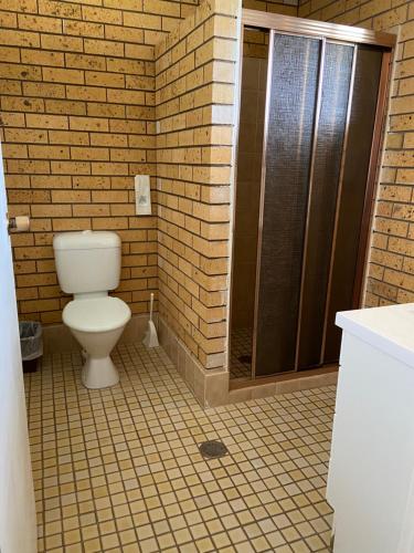 Ένα μπάνιο στο Newell Motor Inn Narrandera
