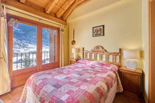A bed or beds in a room at Aparthotel Areu