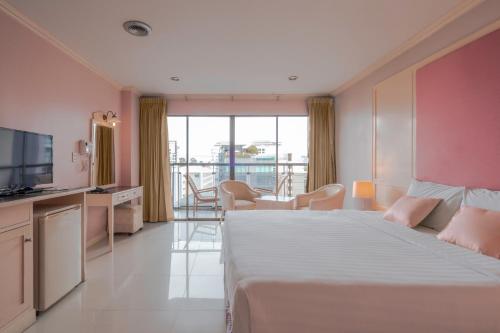 Gallery image of Mike Beach Resort in Pattaya Central