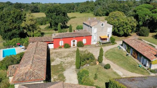 The swimming pool at or close to Domaine les Galards