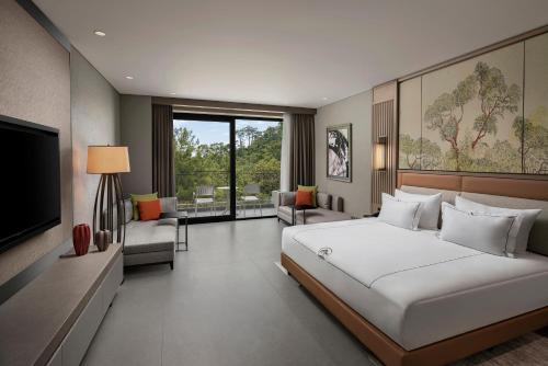 Una cama o camas en una habitación de NG Phaselis Bay