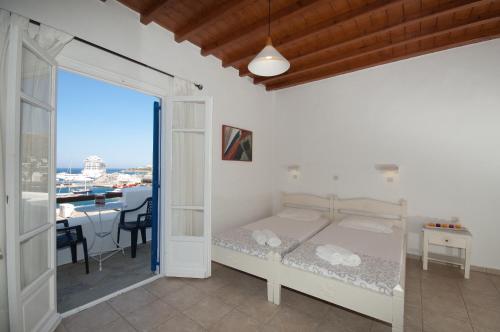 Gallery image of Megas Rooms in Tourlos