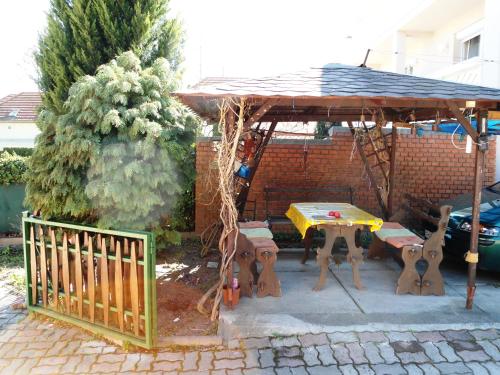 Patio nebo venkovní prostory v ubytování Károly Vendégház