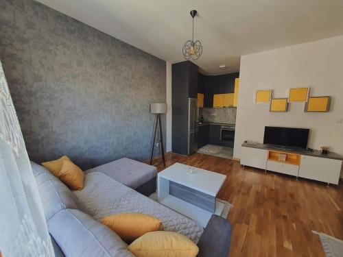 a living room with a couch and a table at Zara 1 Apartman in Bijeljina