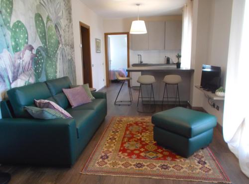 a living room with a couch and a kitchen at Residenza San Felice in Vicenza