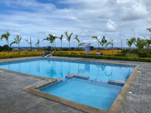 Swimmingpoolen hos eller tæt på L&V Paradise Vacation Home with Pool and Gym