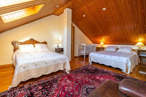 A bed or beds in a room at Casa Rural Maria Bargiela