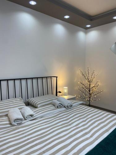 Кровать или кровати в номере MANIROSI 5 apartment