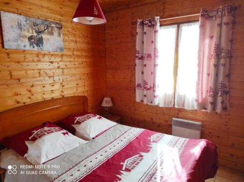 a bedroom with a bed and a window at Chalet Le Cambre d'Aze in Font-Romeu