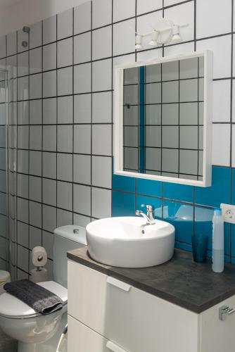 a bathroom with a sink and a toilet and a mirror at Los Panelos A2 A3 in Puerto del Carmen