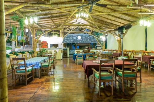 Ресторант или друго място за хранене в Nativa Bambu Ecolodge