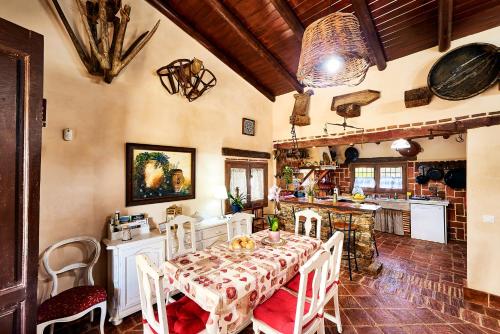Dapur atau dapur kecil di Casa Rural Sierra Jayona