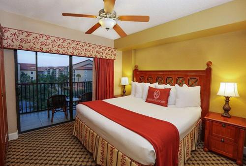a bedroom with a large bed and a balcony at STUNNING CONDO NEAR UNIVERSAL STUDIOS in Orlando