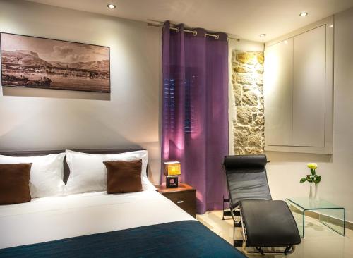 Postel nebo postele na pokoji v ubytování Split Oasis Studio Apartments