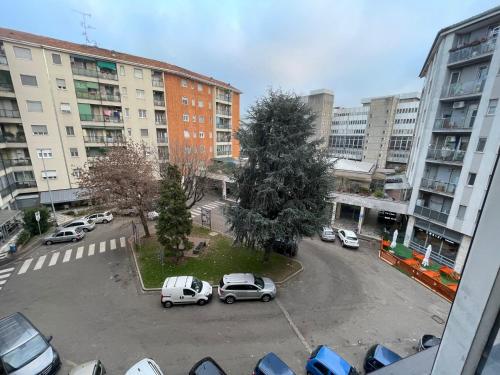 El barrio en el que está el departamento o un barrio cercano