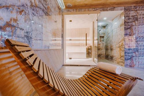 a wooden bench in a room with a bathroom at Willa Kozincówka in Zakopane