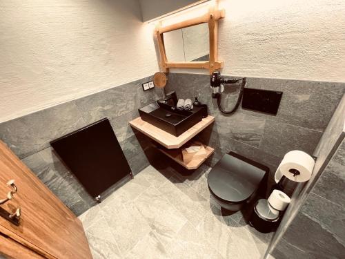 an overhead view of a bathroom with a sink and a toilet at Pension Kreuzeck - Dein Glücksplatz am Lech in Weissenbach am Lech