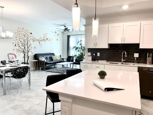 a kitchen and living room with a table and chairs at 3B2B-Beautiful Lake View-Baby Friendly-FREE WATER PARK!NO Resort Fee-5 Miles to Disney-Storey Lake 3141 in Kissimmee