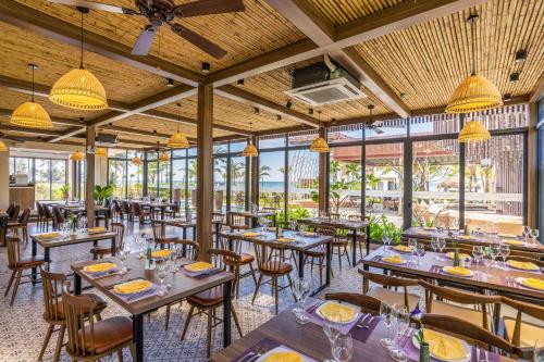 En restaurant eller et andet spisested på Andochine Villas Resort & Spa Phu Quoc - All Villas with Private Pool