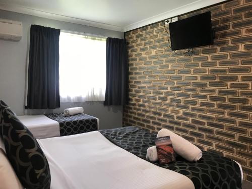 TV a/nebo společenská místnost v ubytování Jumbuck Motor Inn