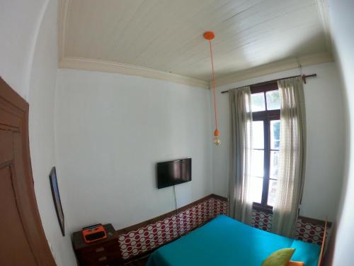 TV a/nebo společenská místnost v ubytování Hostal Tres casas