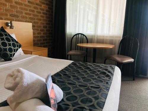 Postel nebo postele na pokoji v ubytování Jumbuck Motor Inn