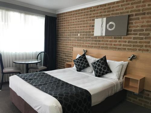 Postel nebo postele na pokoji v ubytování Jumbuck Motor Inn
