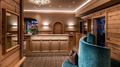 Ruang duduk di Hotel & Chalet Montana