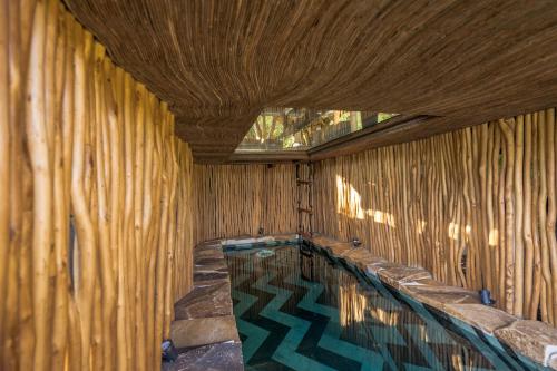 Πισίνα στο ή κοντά στο Veluvana Bali