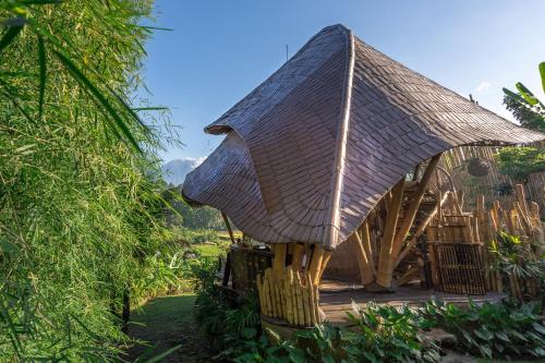 Κήπος έξω από το Veluvana Bali