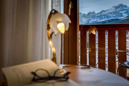 a table with a pair of glasses on top of it at Cavallino Lovely Hotel in Andalo