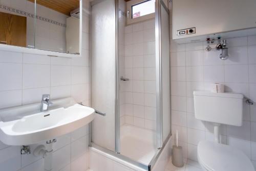 A bathroom at Appartementhaus Franz Samonig