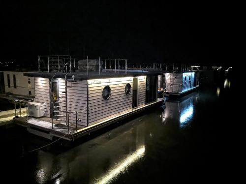 a small boat in the water at night at Ostsee Hausboot Schleswig Ostseeblick 1 in Schleswig