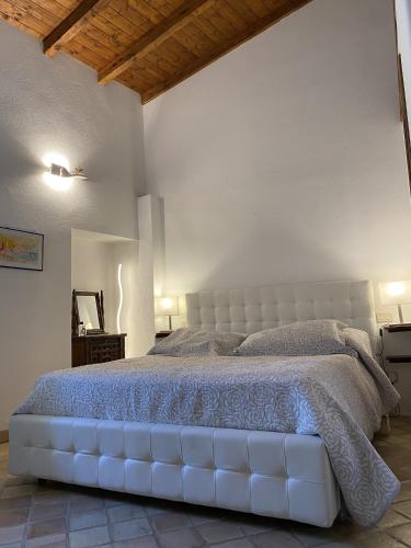 a bedroom with a large white bed in a room at Adamas Domus in Taormina