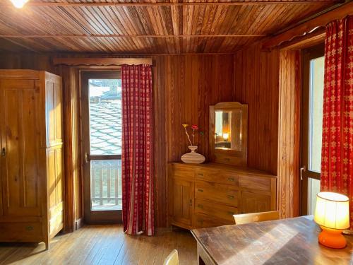 a dining room with a table and a window at Chalet Motta in Valtournenche