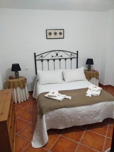a bedroom with a bed with two towels on it at Alojamiento Rural Los Barrosos in Coripe