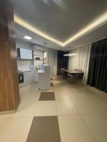 Cuisine ou kitchenette dans l'établissement Leo lux 1