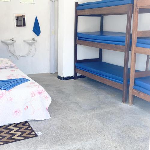 a room with bunk beds and a bed and a sink at Guarajuba sitiofelizcidade in Guarajuba