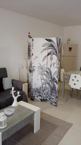 a living room with a painting on the wall at DOLCE VITA in Bitonto