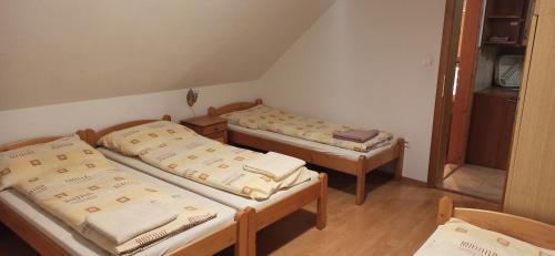 Säng eller sängar i ett rum på Apartment Majerčák