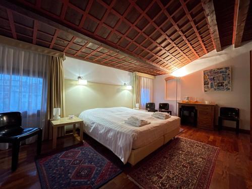 a bedroom with a large bed in a room at Palazzo Raspanti in Treviso