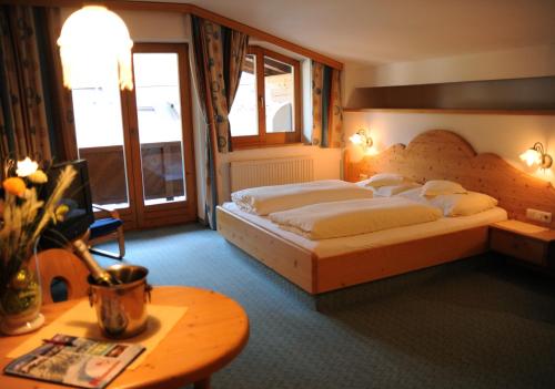 Кровать или кровати в номере Sport und Familienhotel Klausen