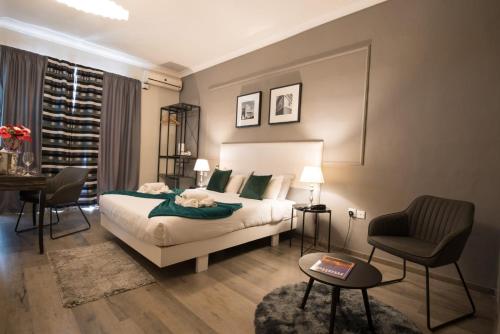 Postel nebo postele na pokoji v ubytování Sliema Marina Hotel
