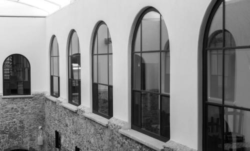 a row of windows on the side of a building at Casa 1810 Parque Hotel Boutique in San Miguel de Allende