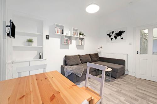 Central and Modern Apartment with a Garden