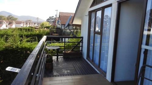 a view of a balcony of a house at Agradable Casa en Condominio Prados del Mar Tongoy RENOVADA in Tongoy