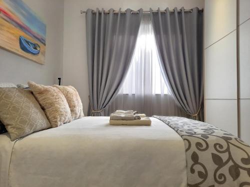 Postel nebo postele na pokoji v ubytování Cozy Rooms - Great Bus Connections - Free Parking