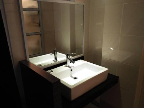 A bathroom at 4orty Inn