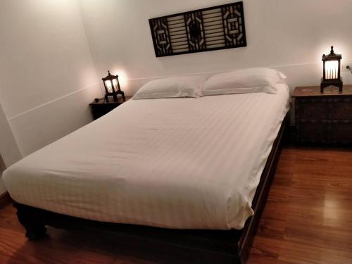 Tempat tidur dalam kamar di BTC Hua Hin Home managed by BTC Boutique Resort